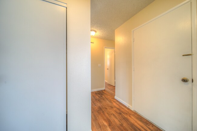 Building Photo - 41084 Beachwood Ave