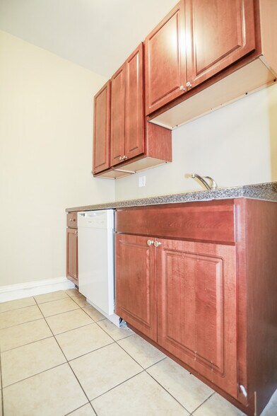 Building Photo - 5011 N Damen Ave