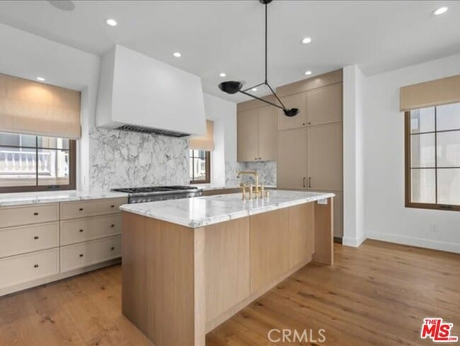 Building Photo - 505 Bayview Dr