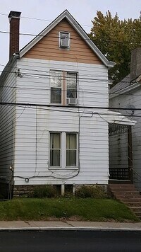 Building Photo - Incredible Value in Walnut Hills - move ri...