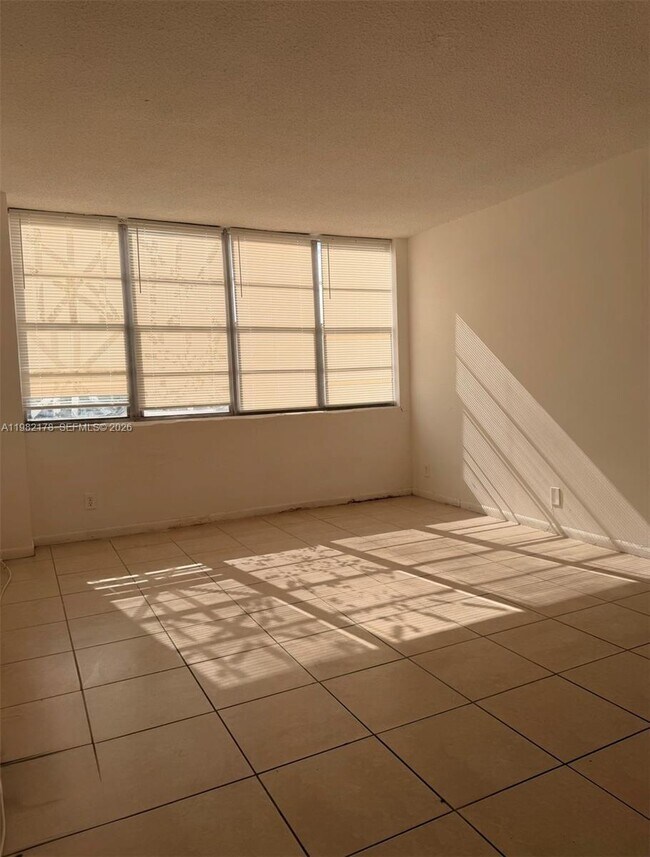 Building Photo - 2025 NE 164th St