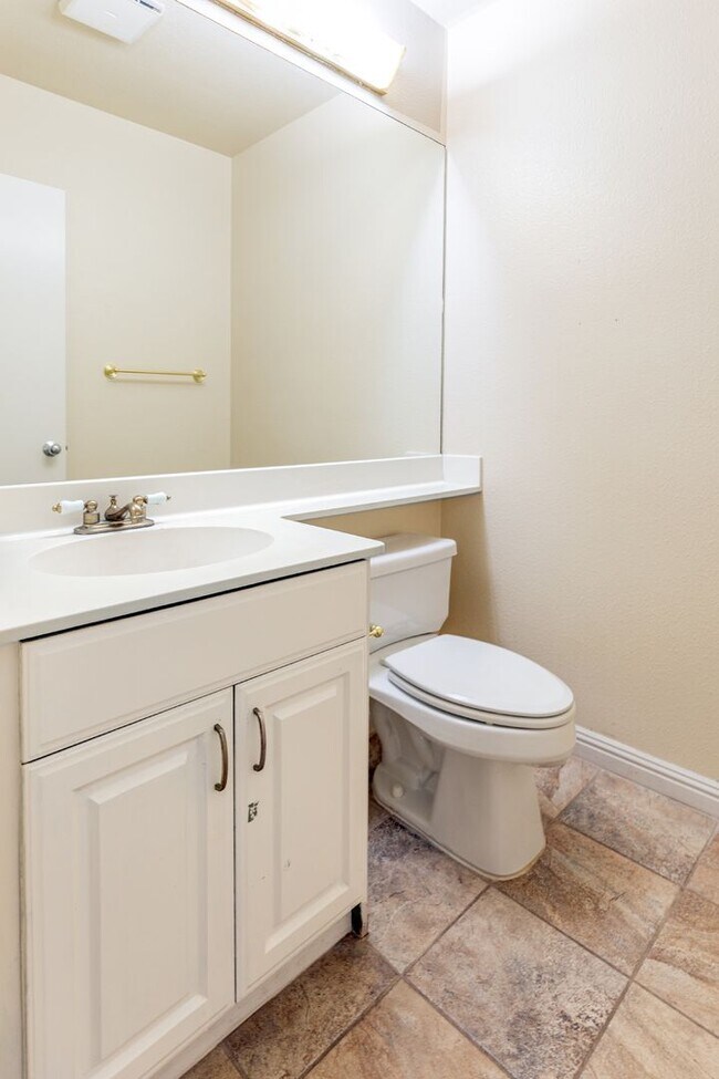 Building Photo - Charming 3 Bedroom, 2.5 Bath Condo in Ko Olina Fairways(Golf Course View)