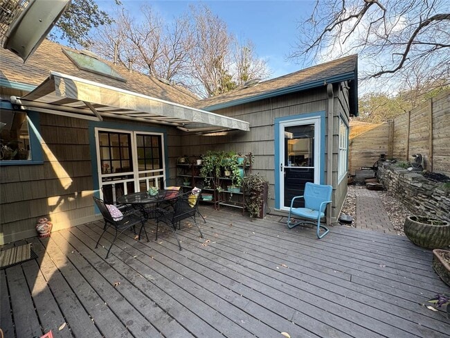 Building Photo - 807 Leonard St