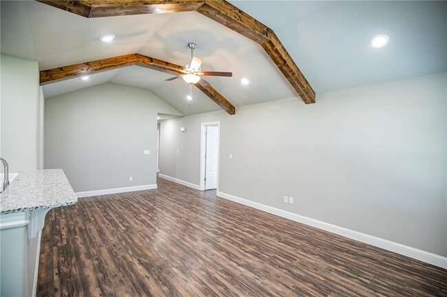 Building Photo - 508 E Osage Trce