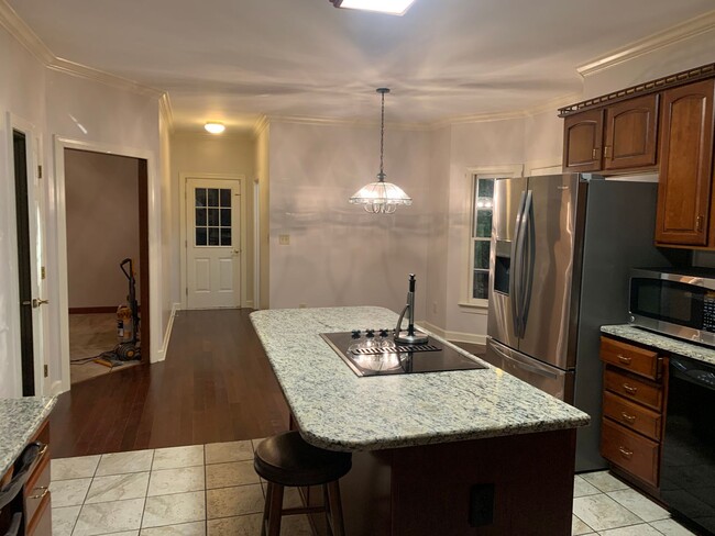 Building Photo - Fabulous 4BR 2.5BA Home on 1.25 Acres