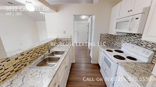 Building Photo - 3032 Carroll Dr