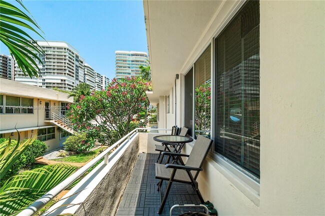 Building Photo - 9940 Collins Ave