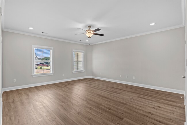 Building Photo - 210 Clifton Dr
