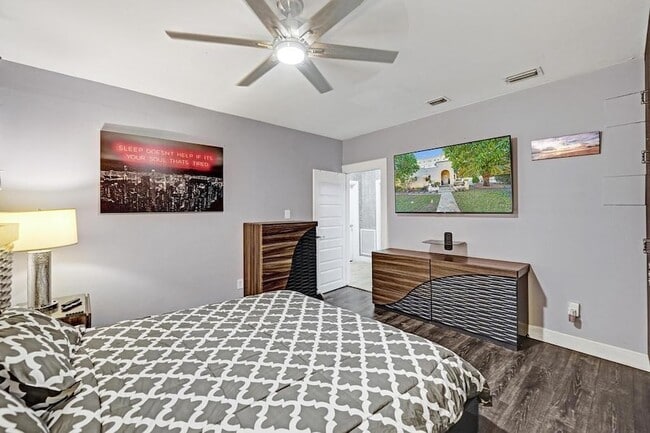 Building Photo - 2000 Jackson St