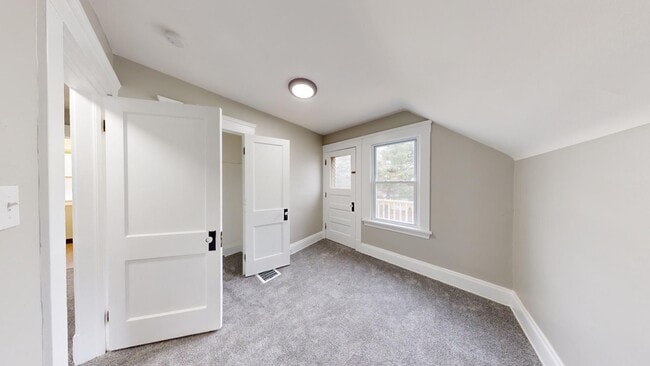Building Photo - Old Brooklyn Area - 3 Bedroom Single Famil...