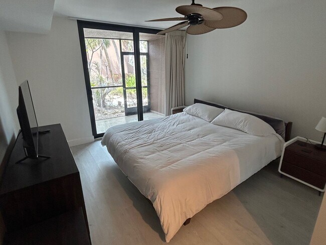 Building Photo - 1 Bedroom 1 Bath Condo Sandy Cove II Short...