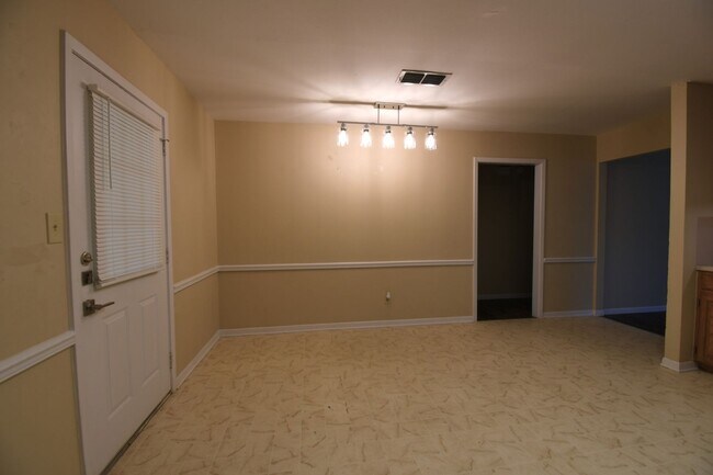 Building Photo - 2529 Westminster Dr