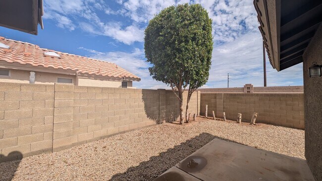 Building Photo - 2 Bedroom Home at The Springs Near E. Chandler Blvd. and S. Cooper Rd