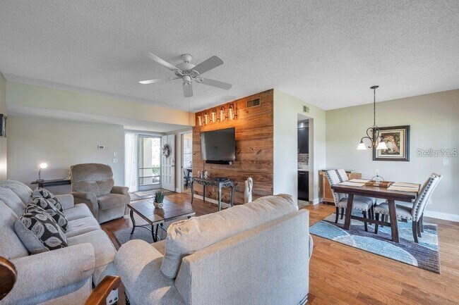Building Photo - 10811 Indian Hills Ct