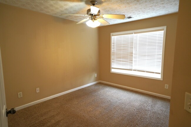 Building Photo - 221 Alton Cir