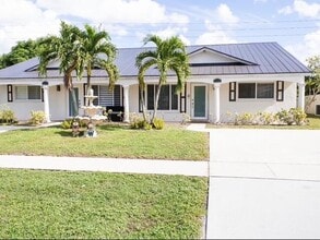 Building Photo - 1322 Riverside Cir