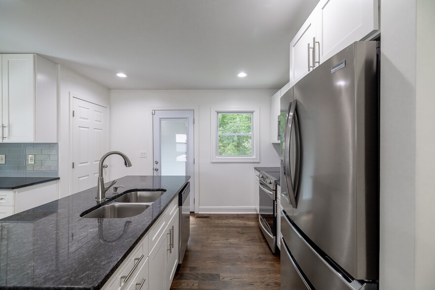 Building Photo - 2065 W Flat Shoals Terrace