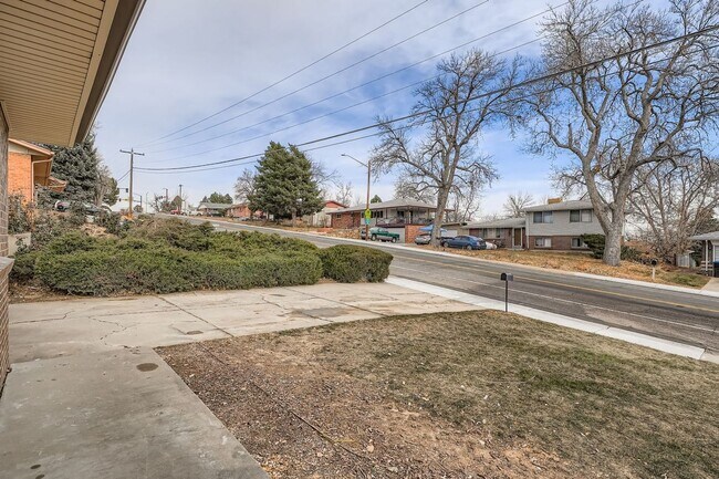 Building Photo - Beautifully Remodeled 3-Bedroom Ranch in Quiet West Arvada Neighborhood