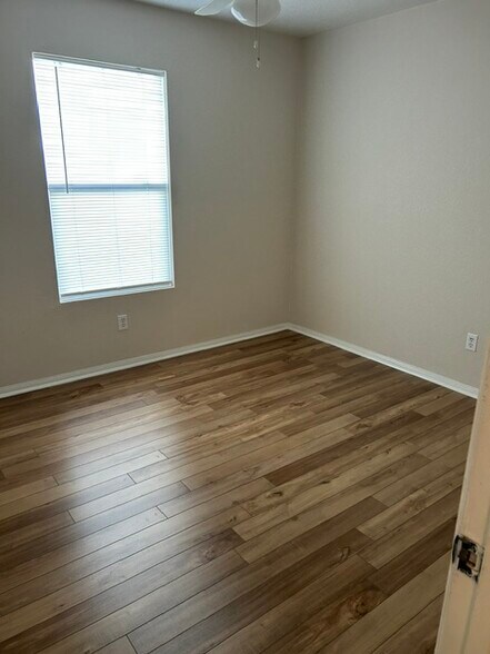 Building Photo - 3200 John Porter Dr
