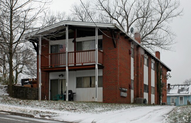 Primary Photo - 425 Pedretti Ave