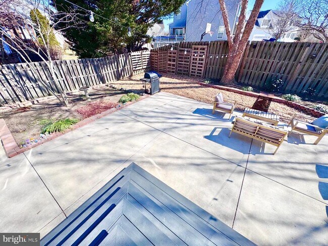 Building Photo - 15 River Oak Dr