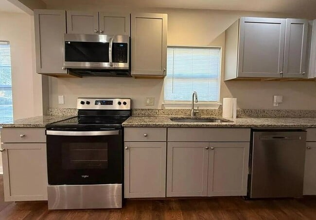 Building Photo - 221 Sheppard Pl