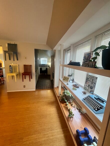 Building Photo - 56 Oliver St