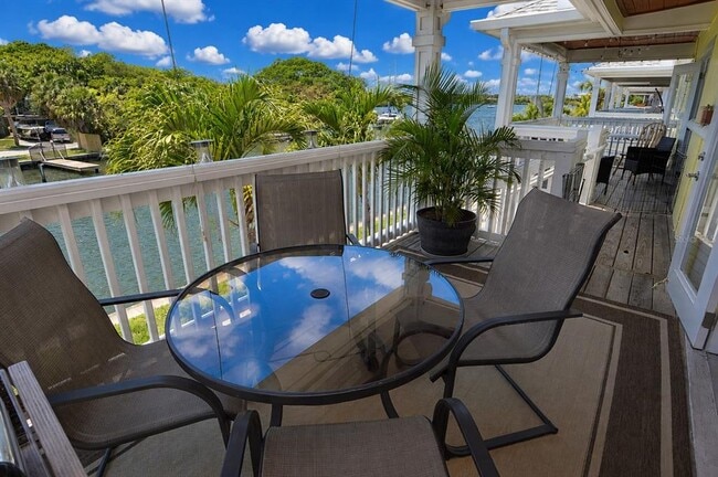 Building Photo - 3889 Pompano Dr SE