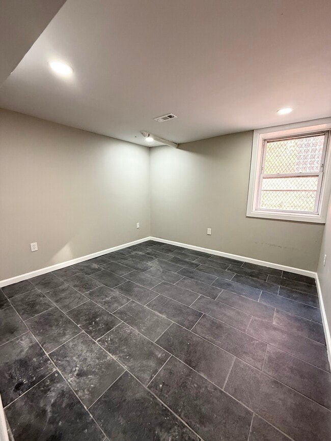 Building Photo - 41 Howe St