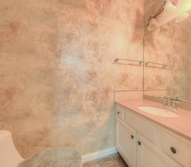 Building Photo - 17583 Red Oak Dr