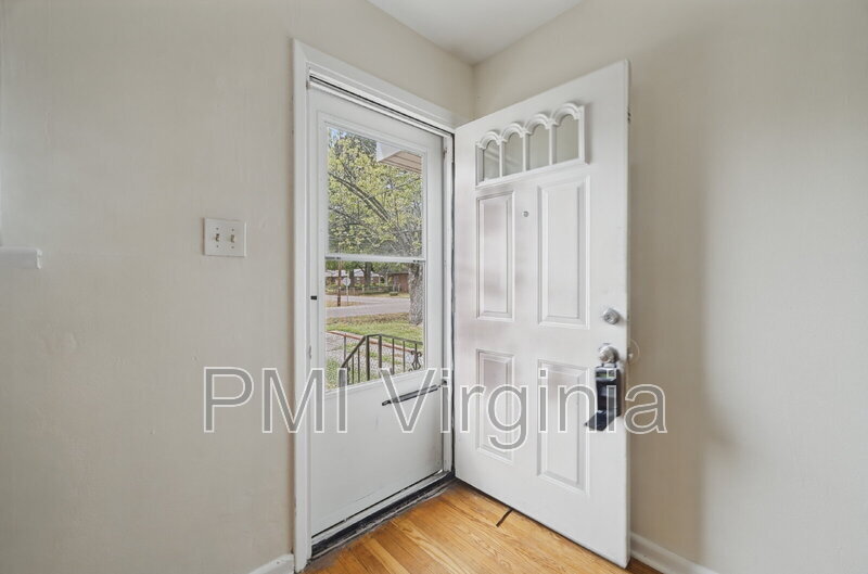 Building Photo - 430 Greenbriar Ave