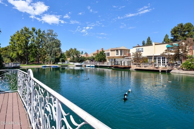 Building Photo - Stylish Camarillo Retreat for Lease