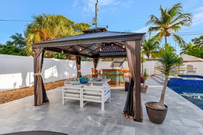 Building Photo - 310 Gulfstream Dr