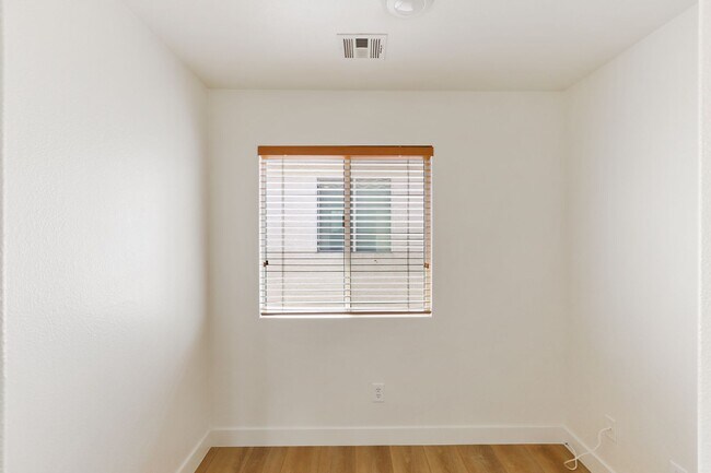 Building Photo - 5870 Lustrous Ct