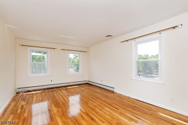 Building Photo - 6 Jean Dr