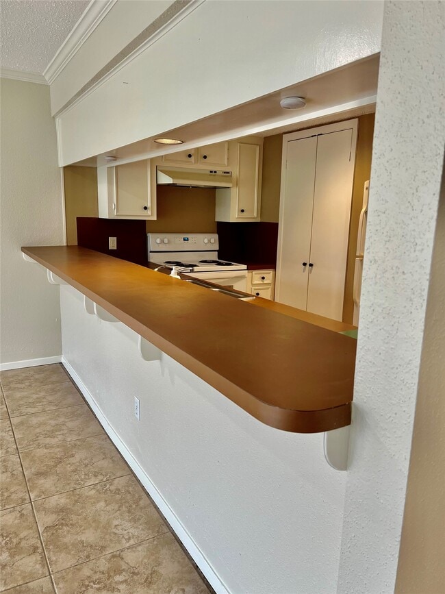 Building Photo - 21 April Hill