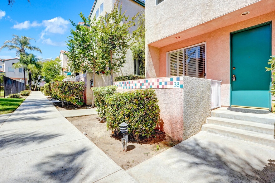 Building Photo - 13901 Olive View Ln