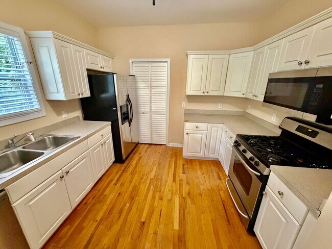 Building Photo - 27 Greenbrook Ct