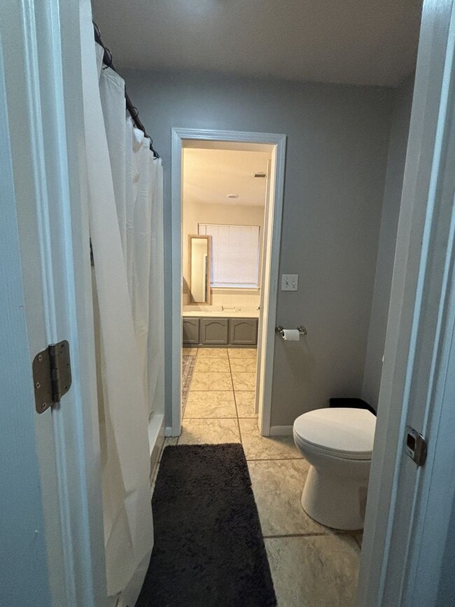 Building Photo - Gorgeous 3 Bedroom 2 Bathroom House!