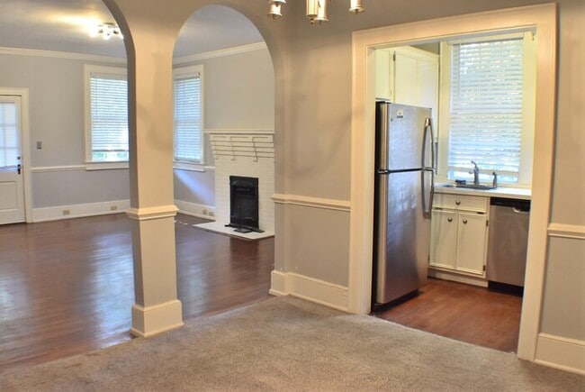 Building Photo - 2417 Blossom St