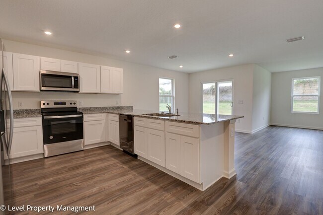 Building Photo - Stunning 4 Bedroom 2 Bath Home in Fairhope Falls Community