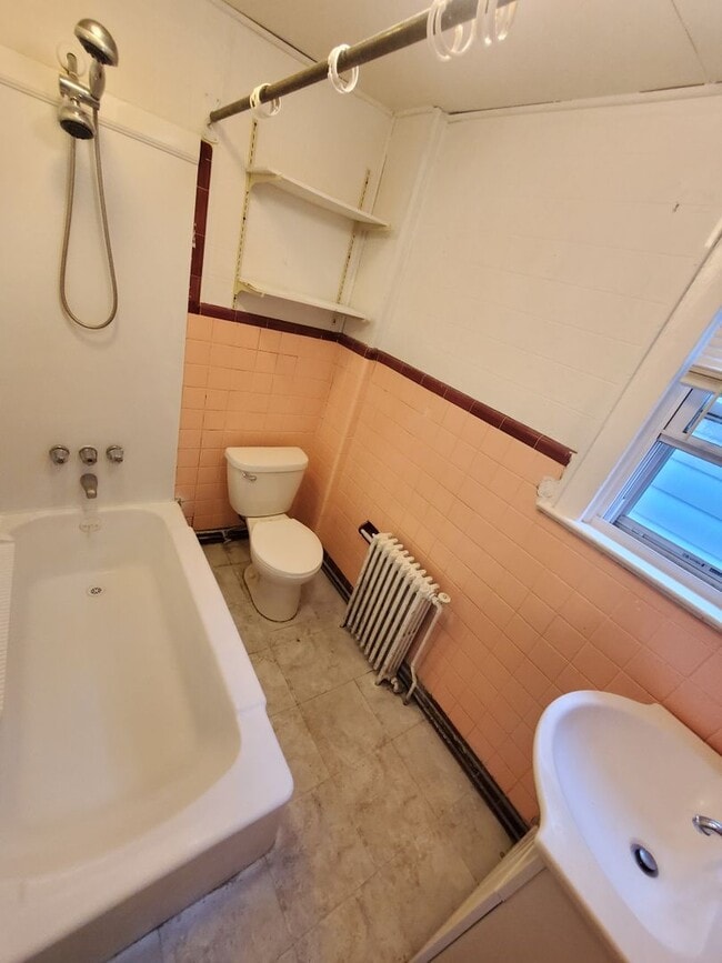 Building Photo - 38 Division St