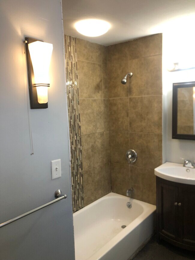 Building Photo - 26 W 4th St