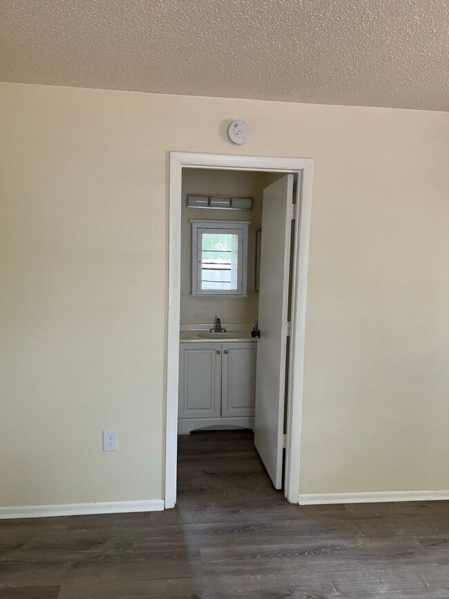 Building Photo - Annual 3 Bedroom 2 bath Duplex $1,795 a month