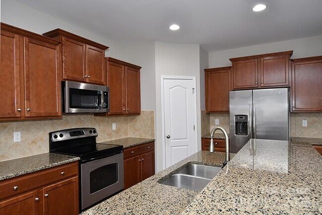 Building Photo - 8204 Viewpoint Lane