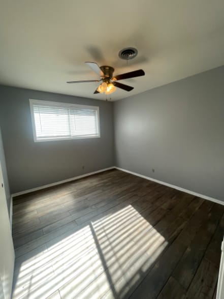 Building Photo - 207 Monroe Dr