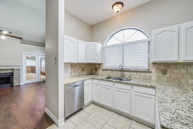 Building Photo - 6158 Valley Clf