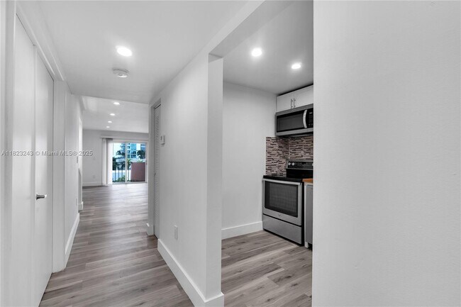 Building Photo - 6920 Harding Ave