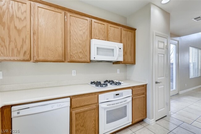 Building Photo - 8318 Hampshire Bay St