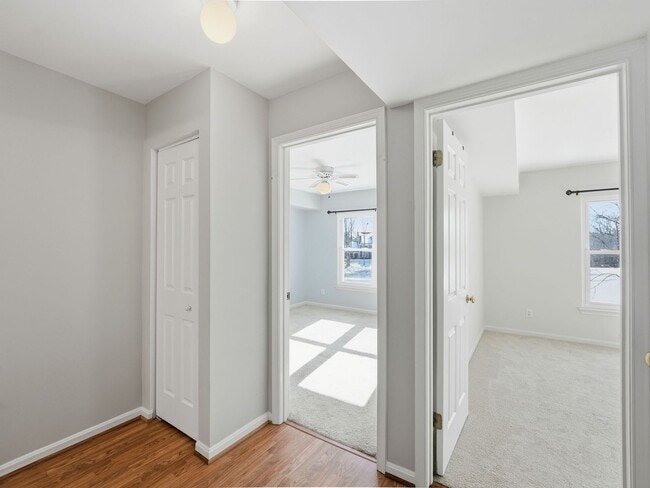 Building Photo - Perfectly situated in the highly sought-after Ponds of Centreville community!